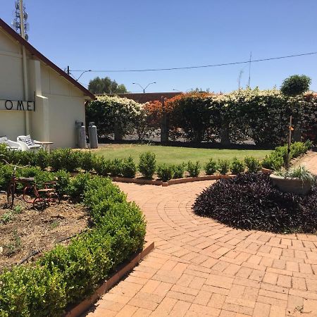 Club Boutique Hotel Cunnamulla Esterno foto